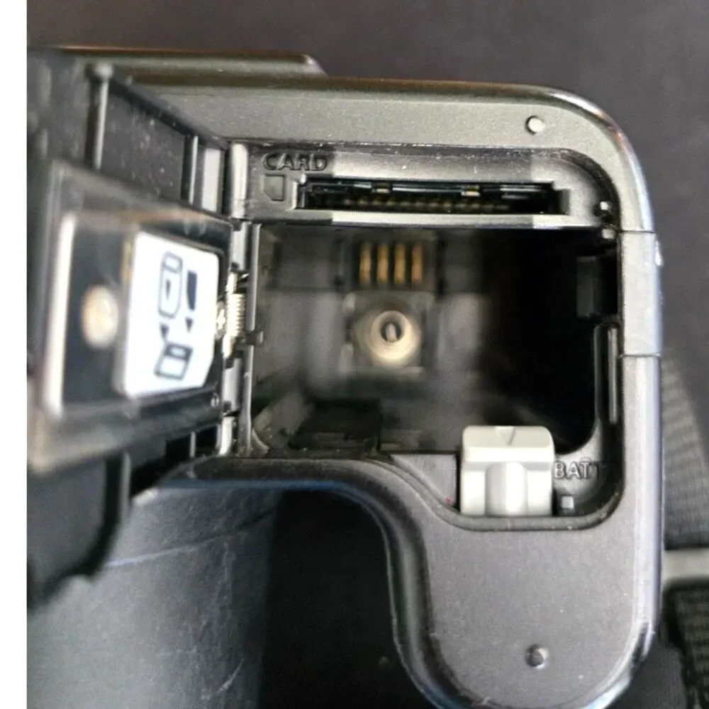 Panasonic Lumix DMC‑FZ40 Digital Camera 14.1MP 24x Zoom – Charger, Battery